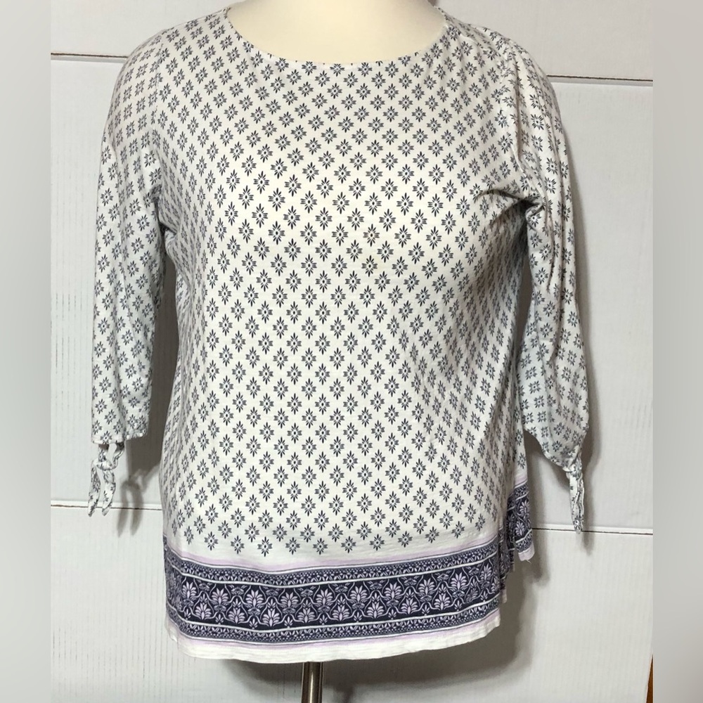 Liz Claiborne size 2X 3/4 length sleeves with ties on the end.26”L